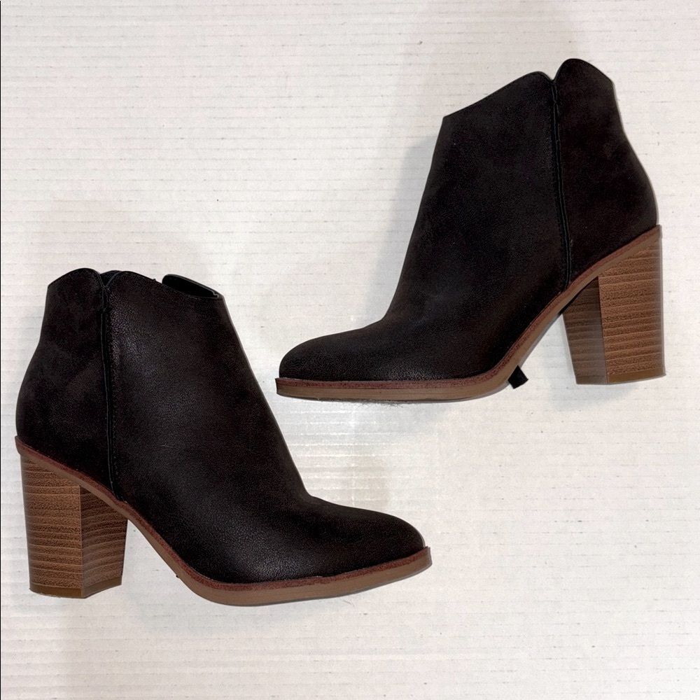 MIA Black Leather Ankle Boots size 6